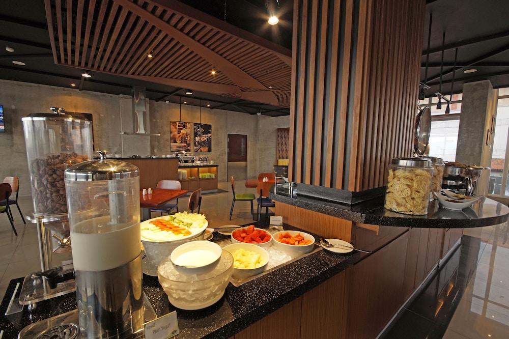 Hotel Primebiz Tegal Exterior foto